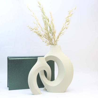 Black and White Interlocking Ceramic Vases – Modern Art Decor, Hollow Centerpiece Set for Flowers & Home Display