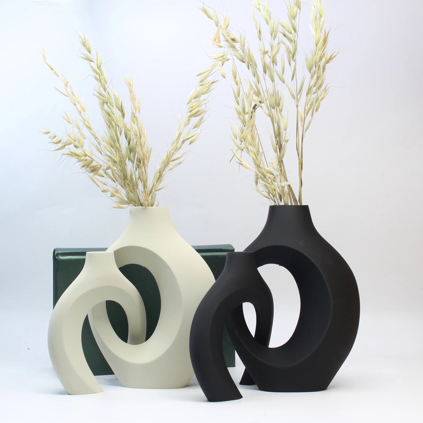 Black and White Interlocking Ceramic Vases – Modern Art Decor, Hollow Centerpiece Set for Flowers & Home Display