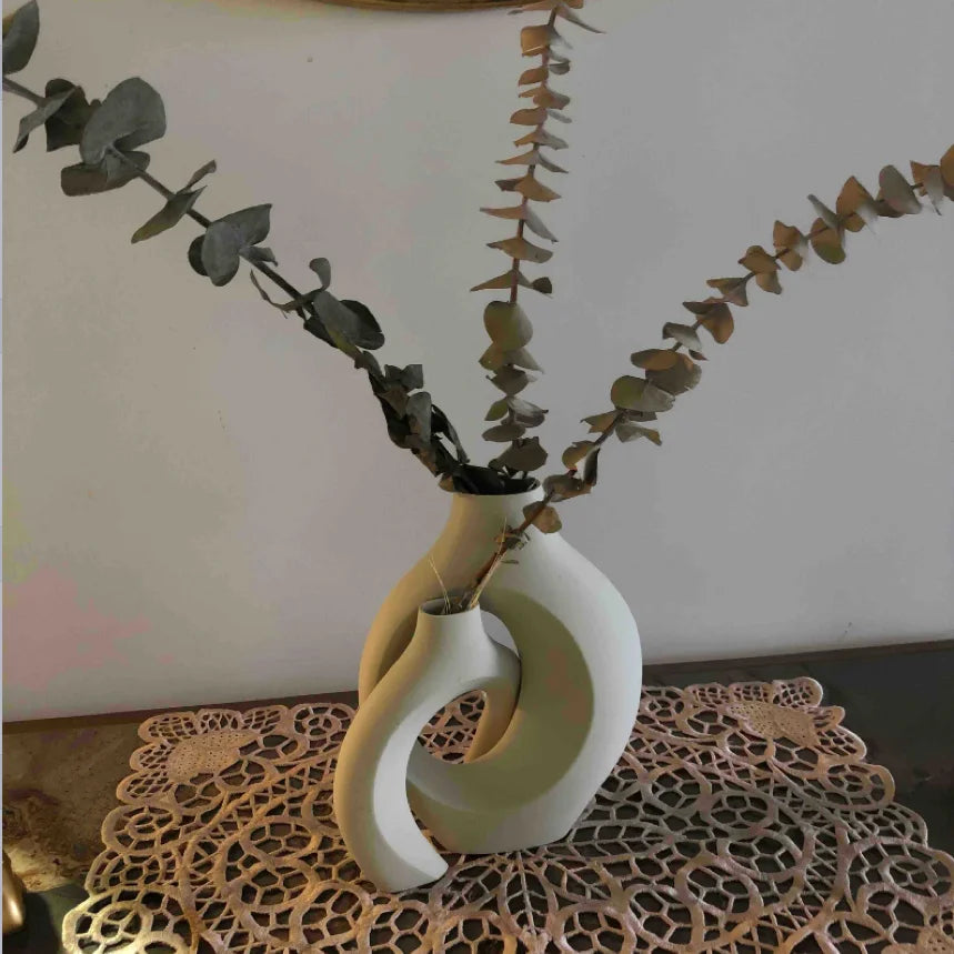 Black and White Interlocking Ceramic Vases – Modern Art Decor, Hollow Centerpiece Set for Flowers & Home Display